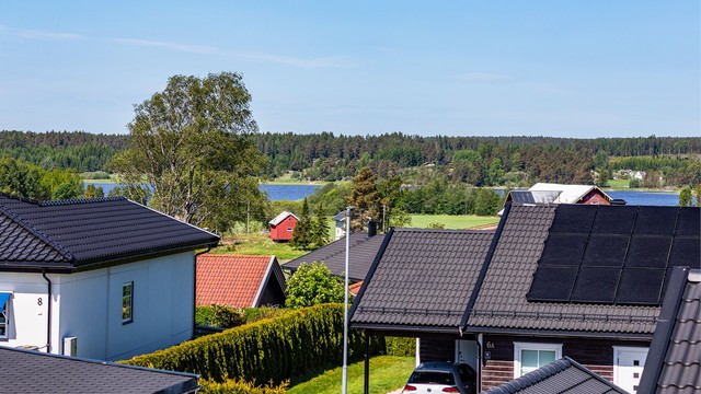 Utsikt fra altanen til Sæbyvannet - fremhevet med zoom.
