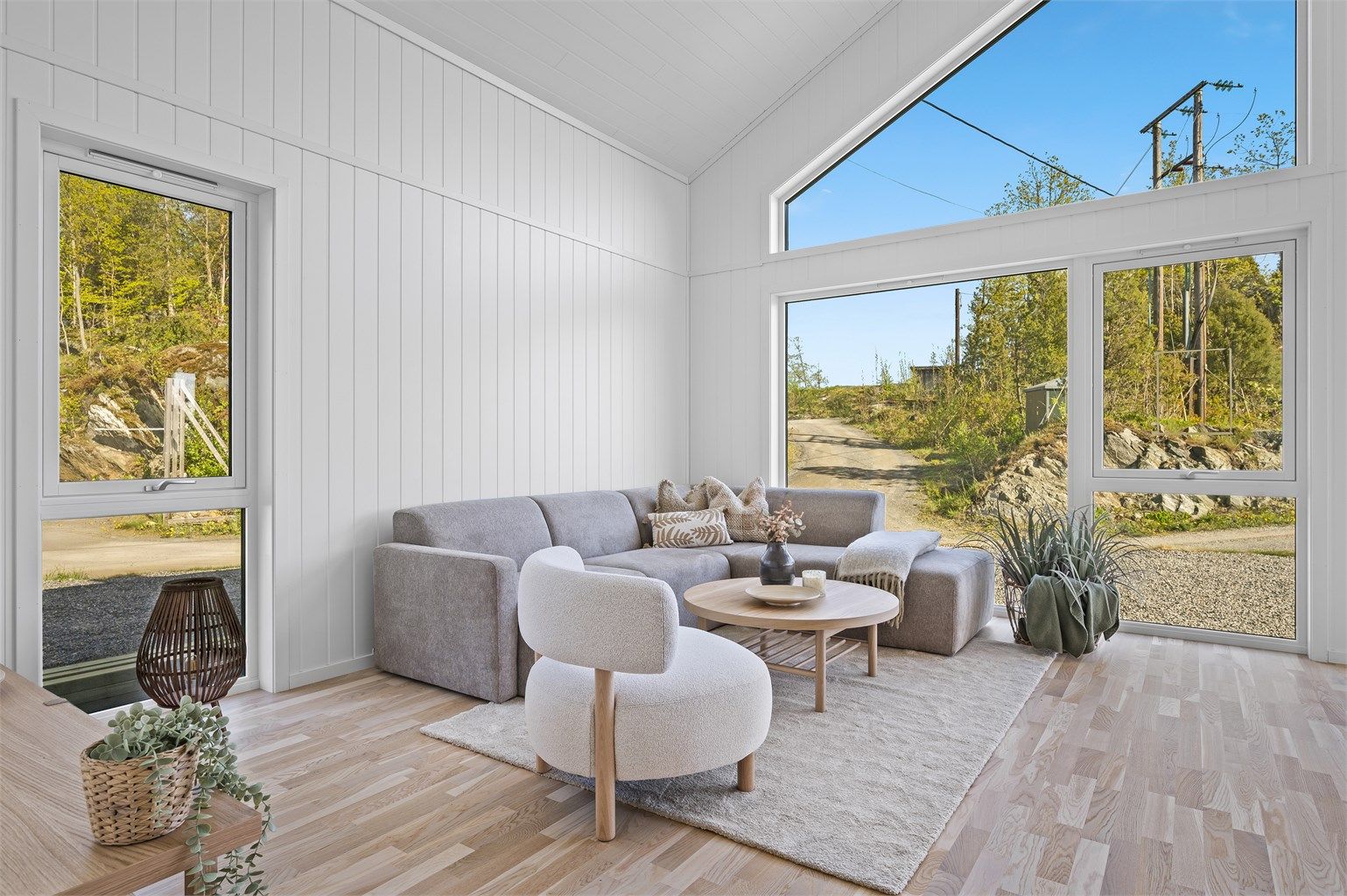 Pen stue med god takhøyde (bilde fra identisk hytte).