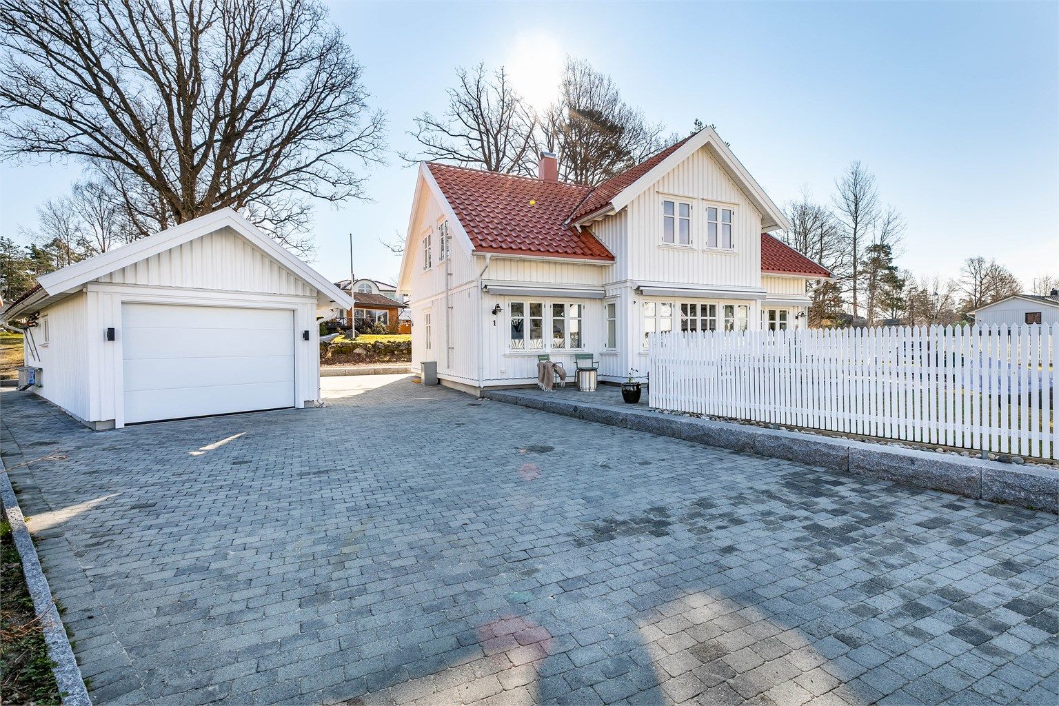 Dette er en meget praktisk, romslig og familievennlig enebolig av modellen Diana Royal fra IEC-Hus, oppført i 2007.