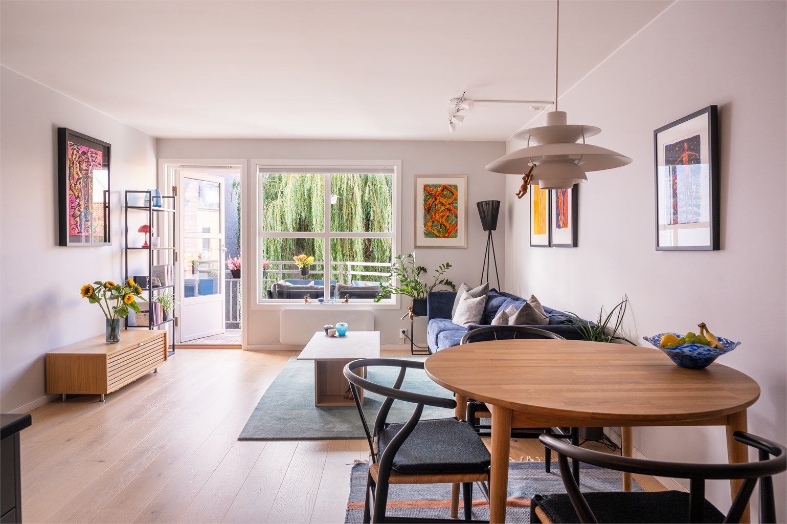 Leiligheten holder god standard med pene overflater