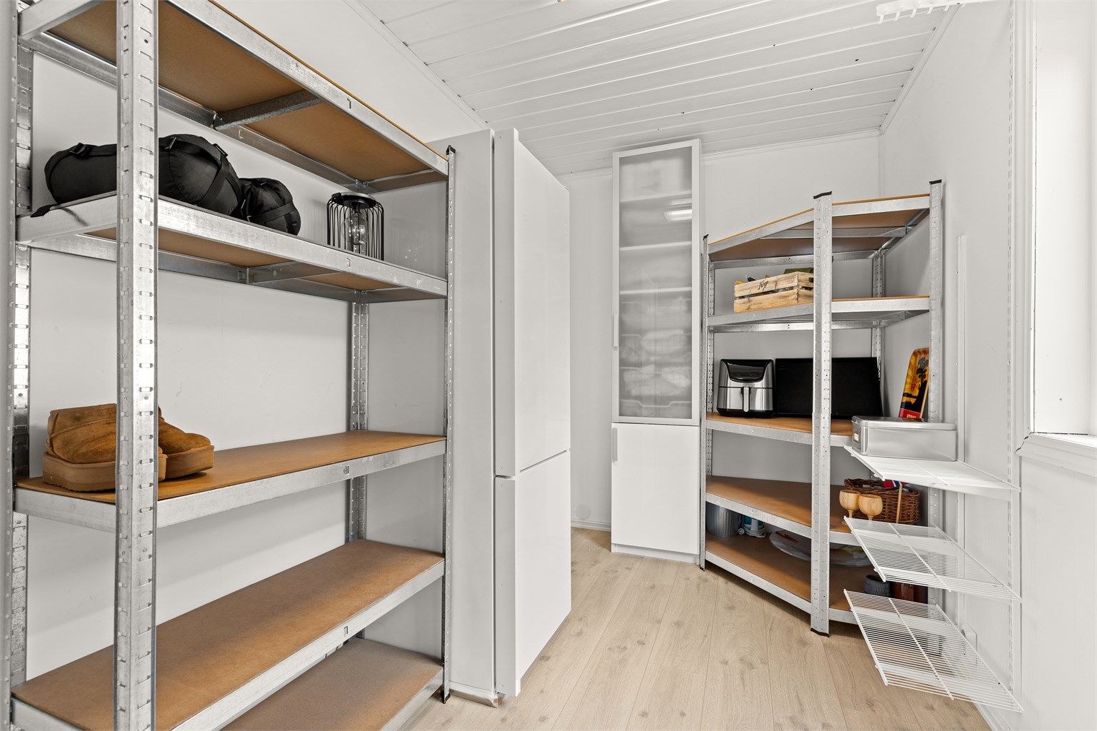 Bod med adkomst fra kjøkken