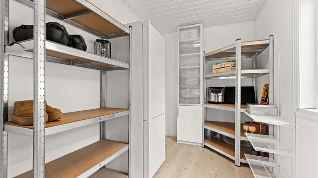 Bod med adkomst fra kjøkken