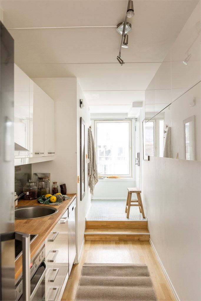 Fra kjøkkenet kommer man inn i boligens entré