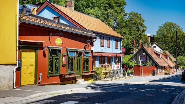 Fantastisk tilbud av restauranter i nærområdet. Blant annet populære Nektar, sjarmerende Chez Colin, Eff eff og Hrimnir.