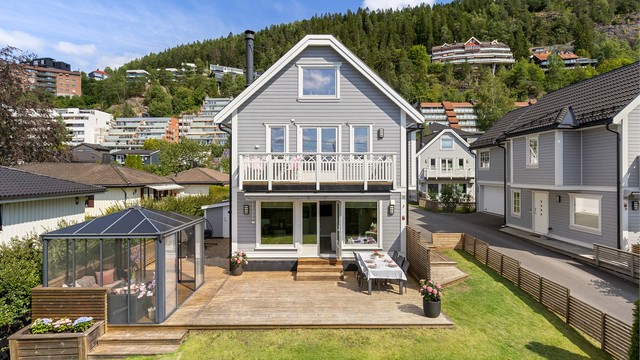 Boligen er en seksjonert og er det av et lite sameie som består av 4 eneboliger. Foto: Petter Tanum Larsen