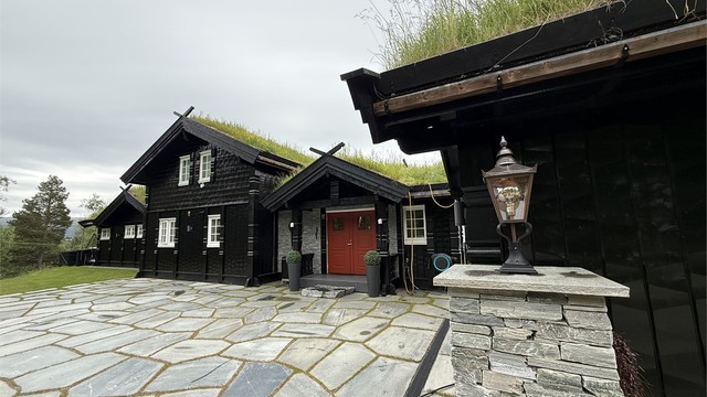 Flott skiferbelagt gårdsplass