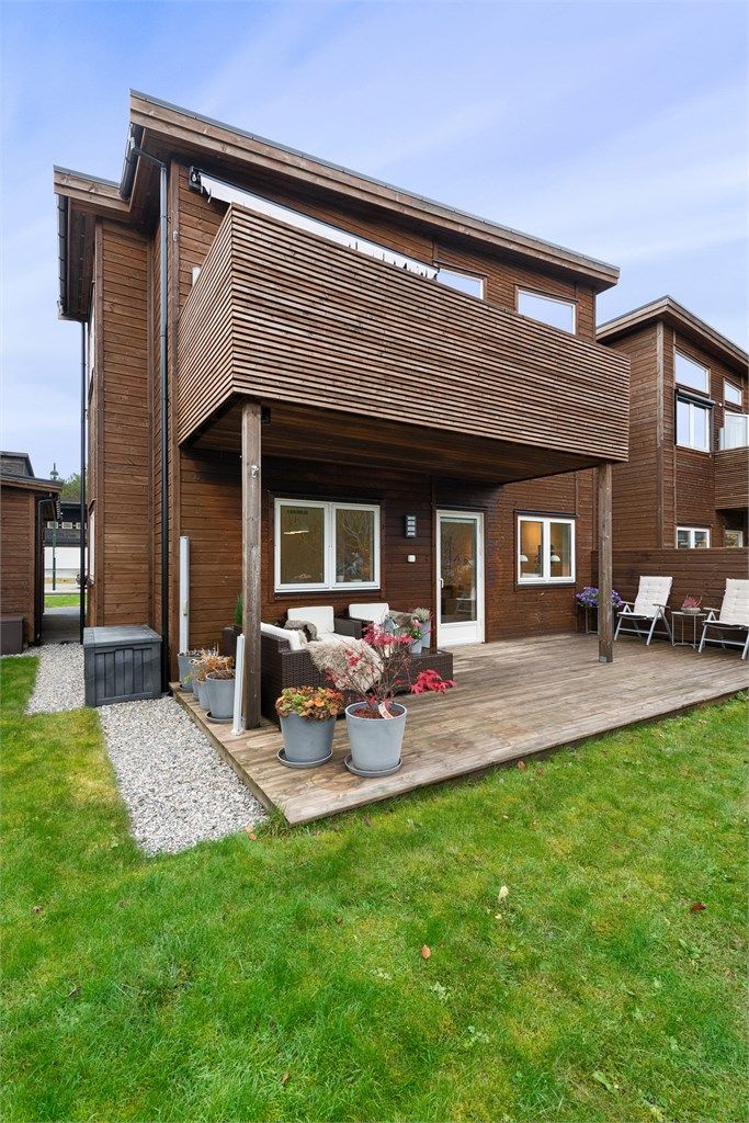 Området har gode bussforbindelser til sentrum og Moa