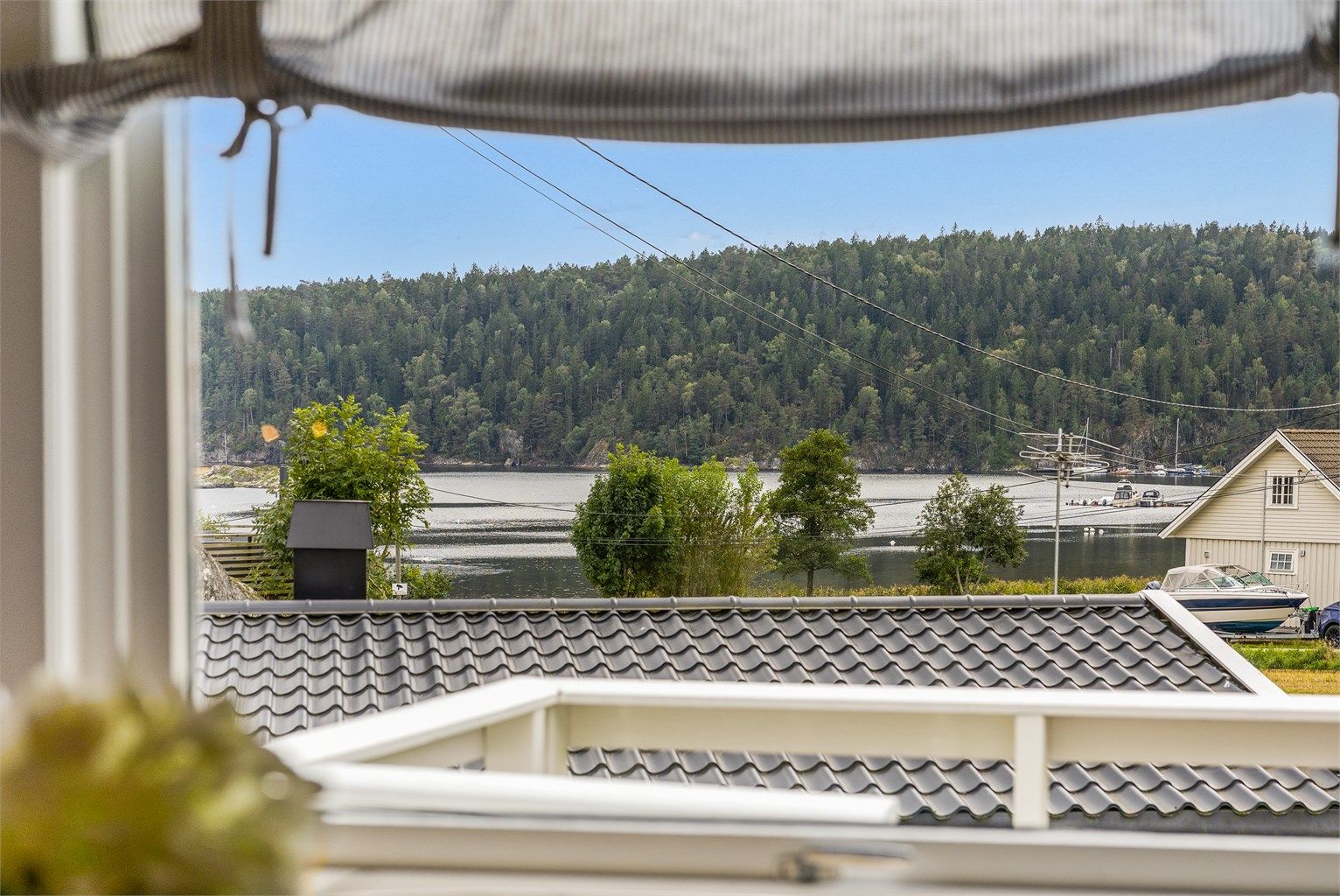 Snart er det ferie og late dager som gjelder med sol fra skyfri himmel og friske sjøbad i umiddelbar nærhet.