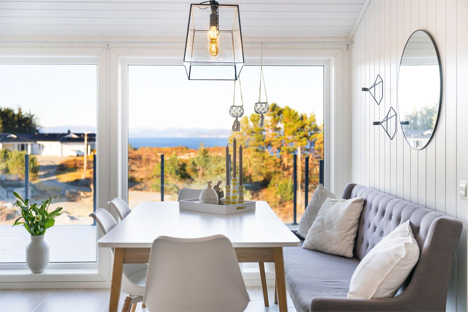 Her kan man nyte måltider, mens man skuer over havet og den vakre naturen