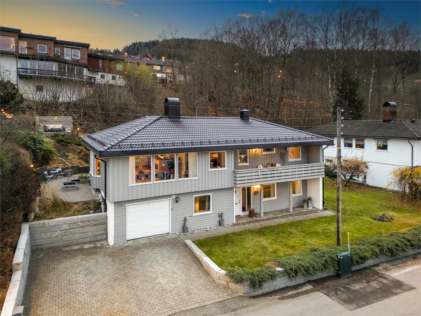 Meget pen enebolig med usjenert hage og en rolig beliggenhet med nærhet til sentrum.  Foto: Stine Prøitz Jørgensen