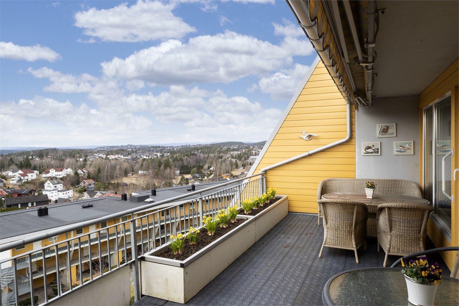 Vestvendt terrasse på 21 kvm med svært gode solforhold