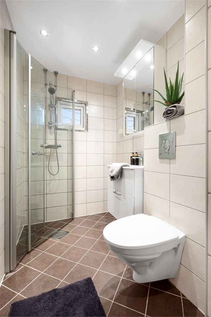 Det er både plass og opplegg til vaskemaskin (ikke den største typen).