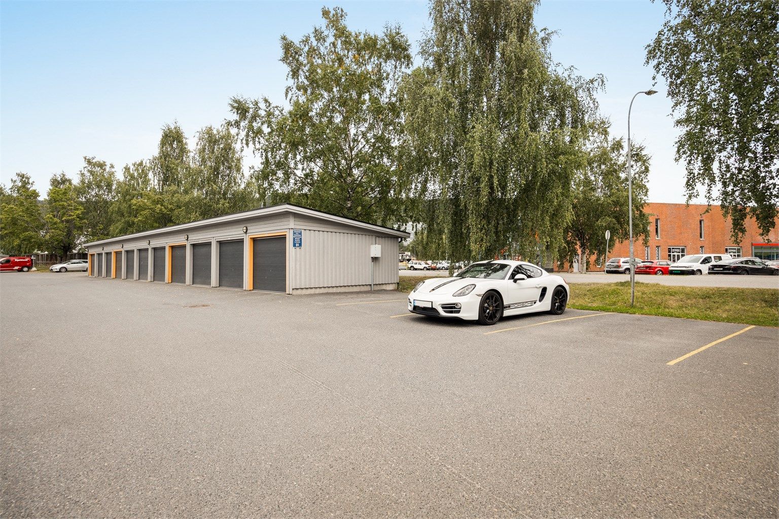 Fast utvendig biloppstillingsplass