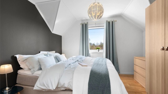 Det andre soverommet har også plass til dobbeltseng og oppbevaring