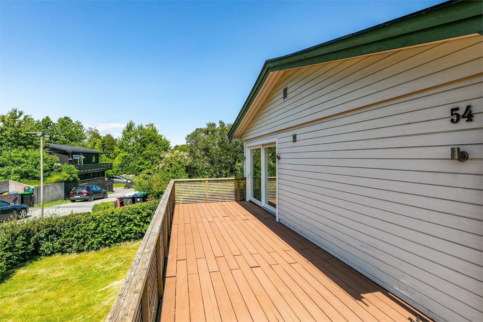 Skyve-/hevedør ble installert i stuen i anledning oppføring av den nye terrassen.