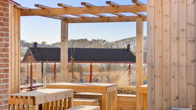 Flott, felles takterrasse med heisadkomst fra leiligheten.