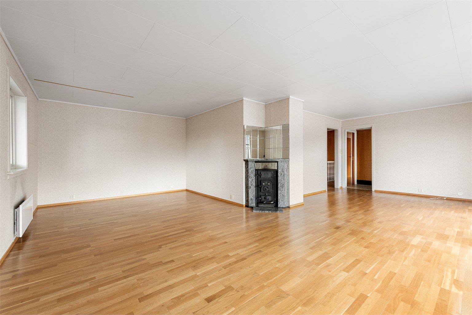 En kamin i stuen gir ekstra varme og hygge på kalde dager