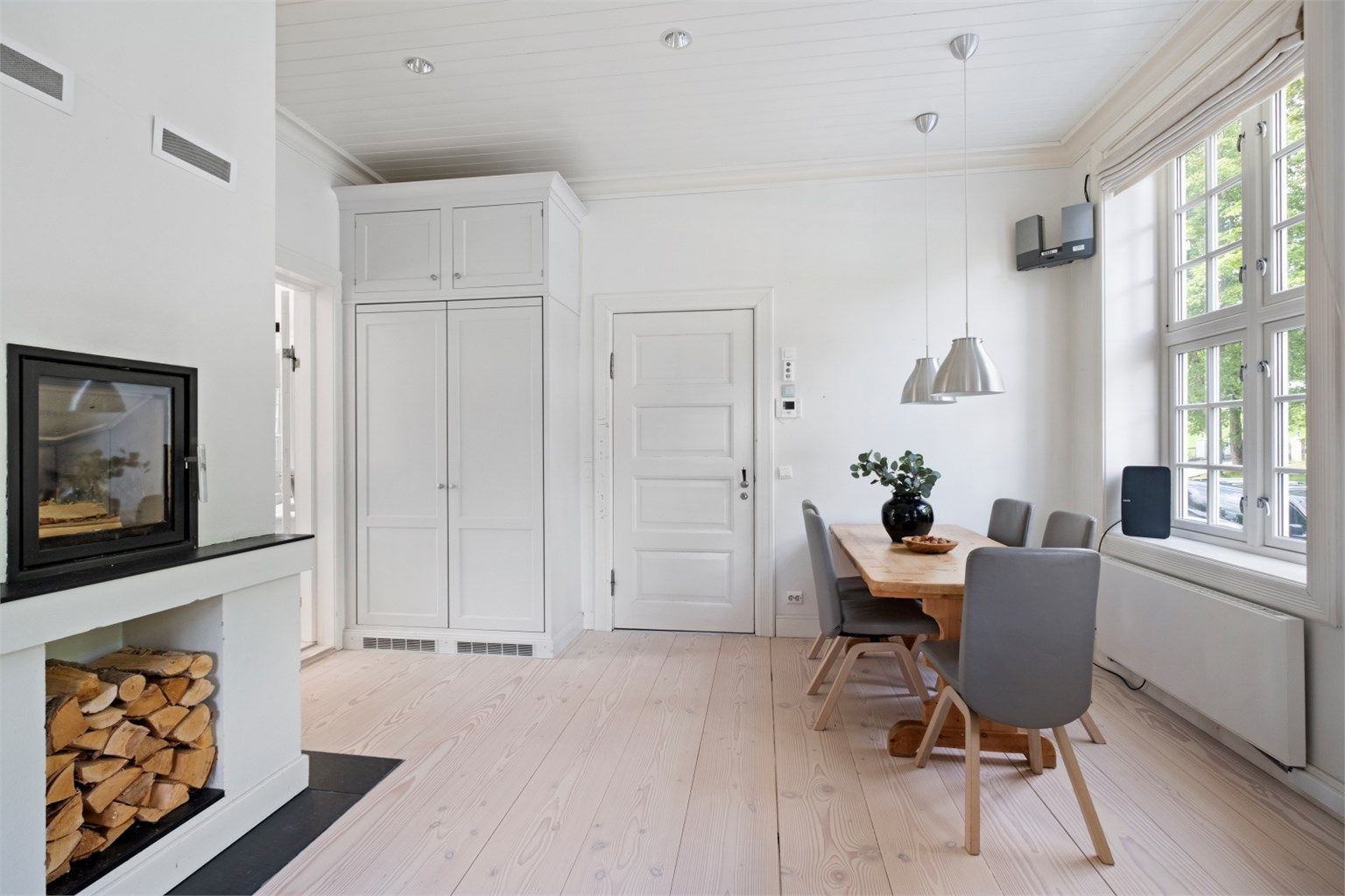 Hele kjøkkenet ble renovert i 2009 og holder en gjennomført høy standard