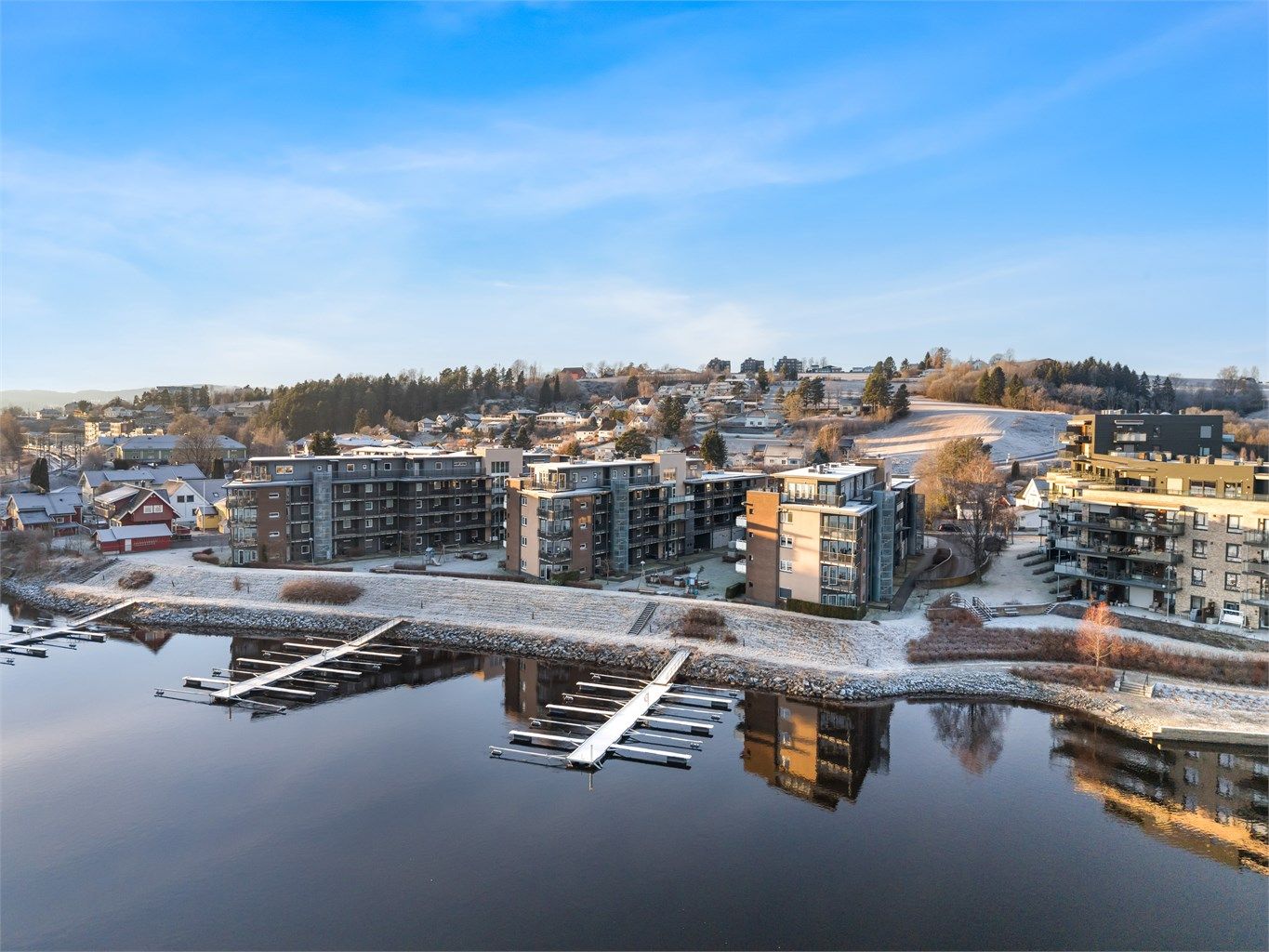 Med kun 5 minutters gange til Fetsund stasjon, tar toget deg til Oslo S på 20 minutter.