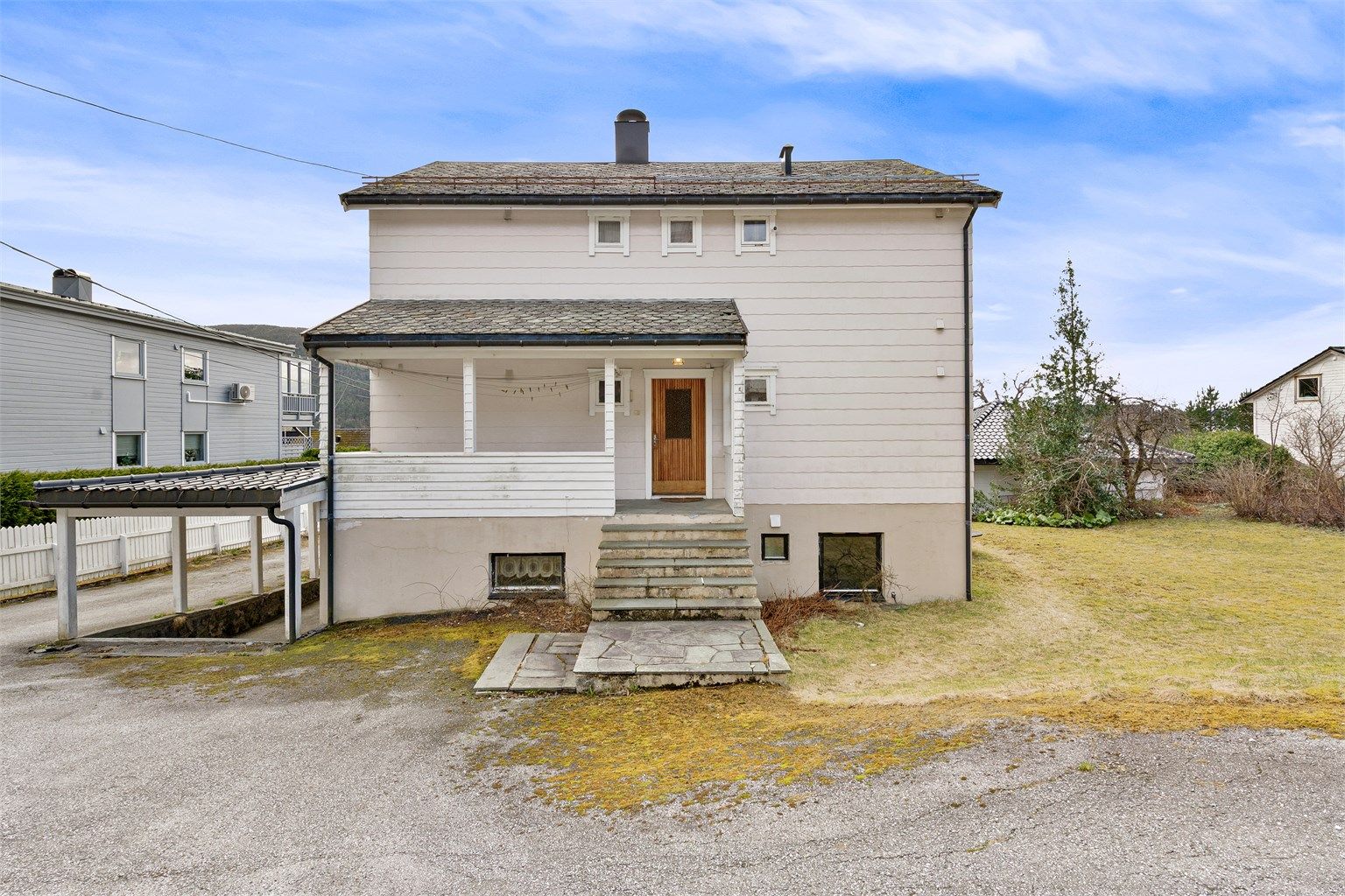 Inngangspartiet til tomannsboligen fra 1959