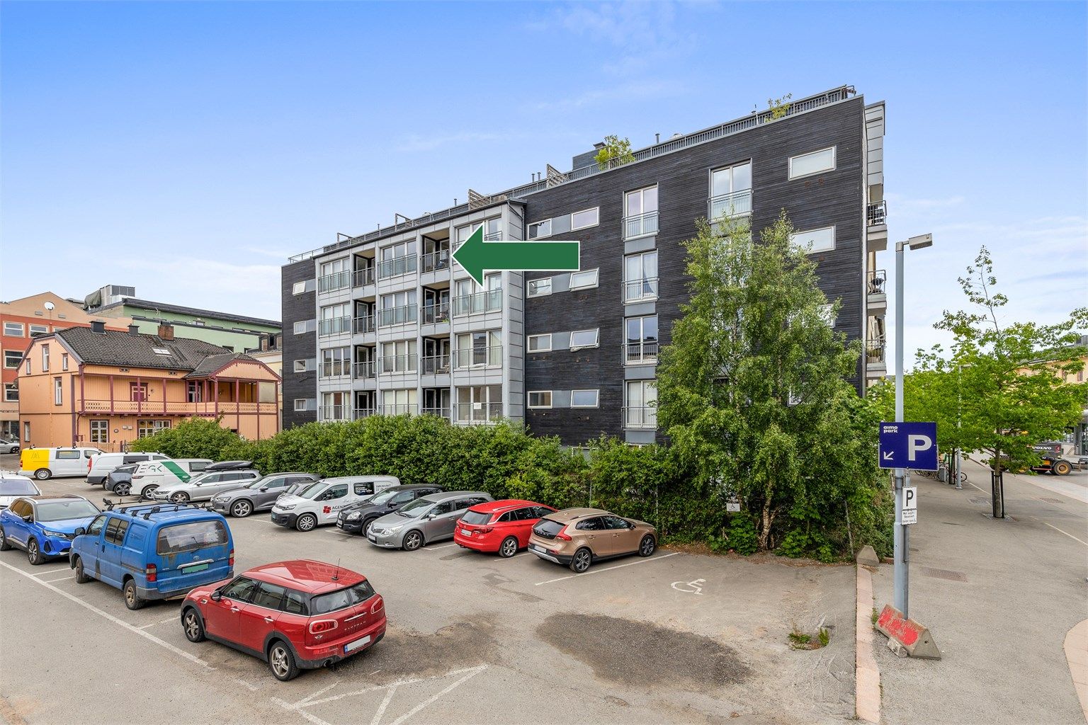 Det flotte restaurerte Strømsø Torg i umiddelbar nærhet med flere butikker og servicetilbud