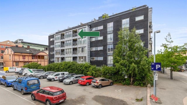 Det flotte restaurerte Strømsø Torg i umiddelbar nærhet med flere butikker og servicetilbud