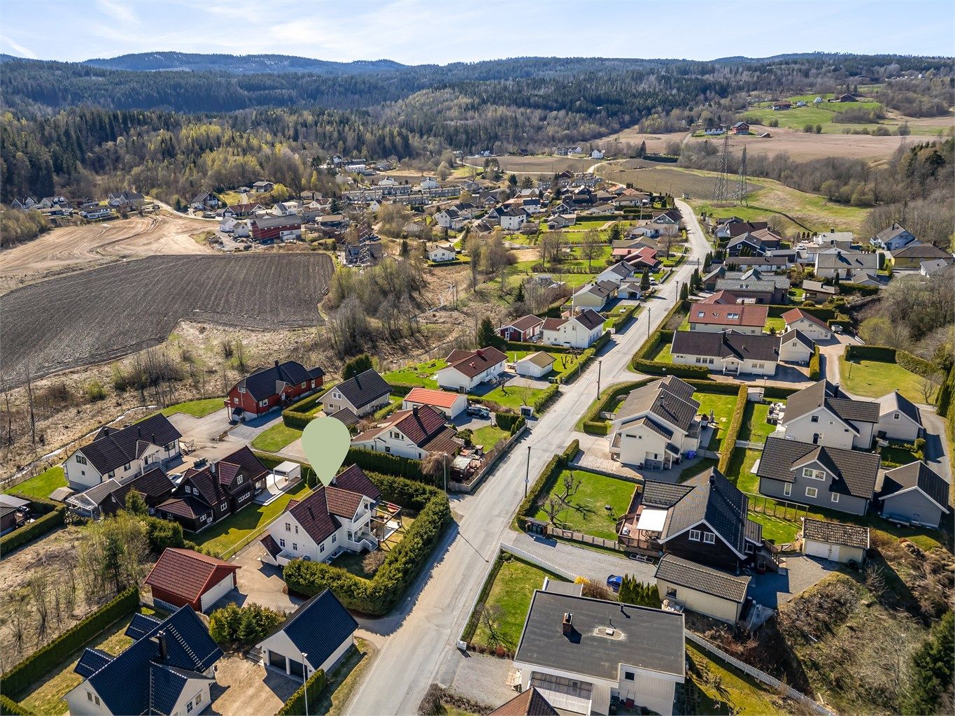 Beliggenheten er attraktiv i et populært nabolag med kort vei til skoler, togstasjon og servicetilbud.
Fotograf: Stine Prøitz Jørgensen