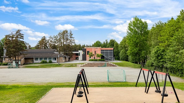 Kort og trygg gangavstand Tårnåsen barneskole – skolen ligger inntil marka