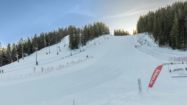 Rett opp i skogen ved Trollvann finner du også Oslo skisenter med fire heiser