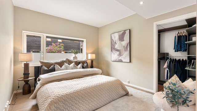 Hovedsoverom med walk-in-closet og eget baderom