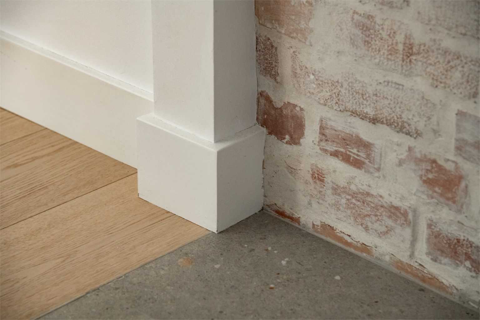 Leiligheten er pusset opp med fokus på selv de miste detaljer. Sømløse overganger, her er selv de minste detaljer ivaretatt. 
