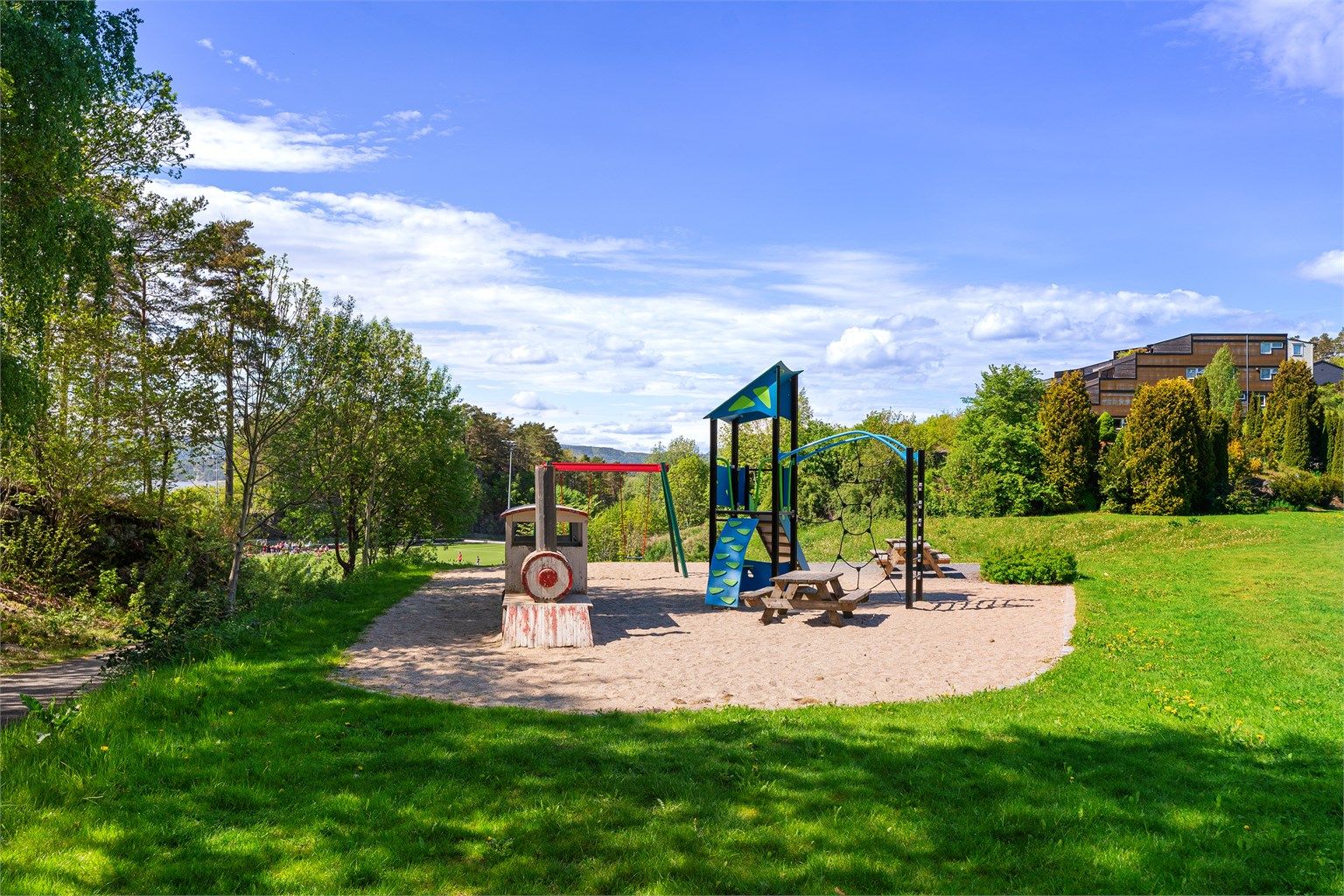 Lekeplass i nærheten. 