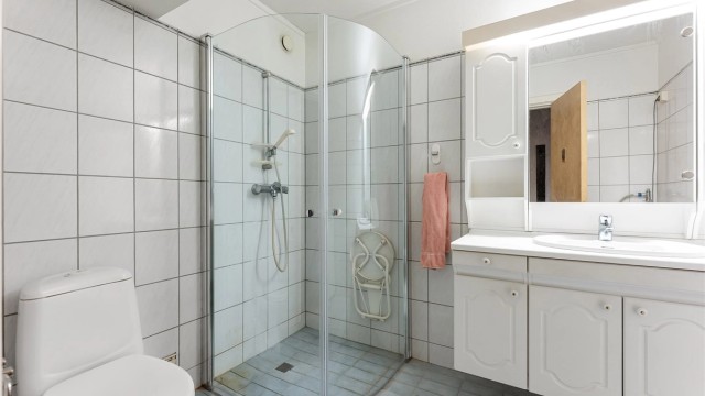 Det er opplegg for vaskemaskin på badet.