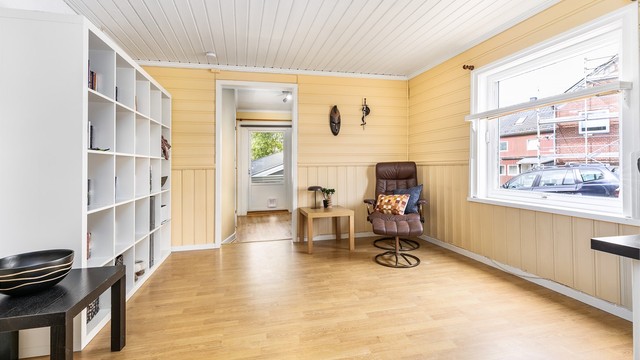 Stuen utgjør midtpunktet i romløsningen som er av det oversiktlige slaget.