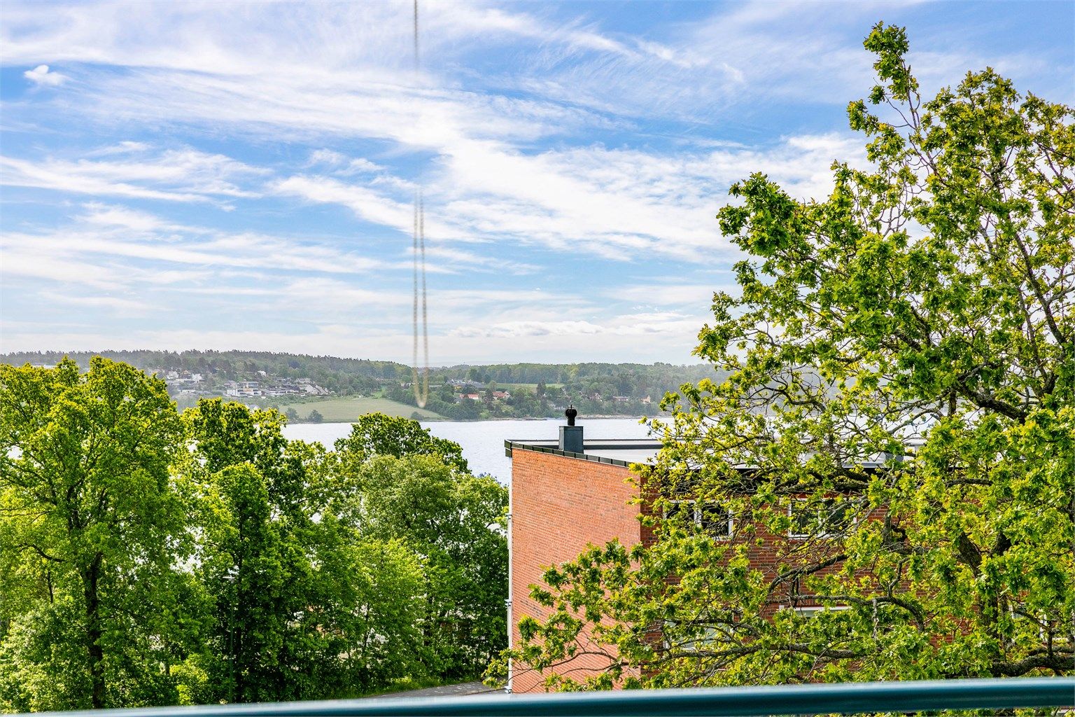 Utsikt over sjøen til Festelandet i syd-øst, fremhevet med zoom.
