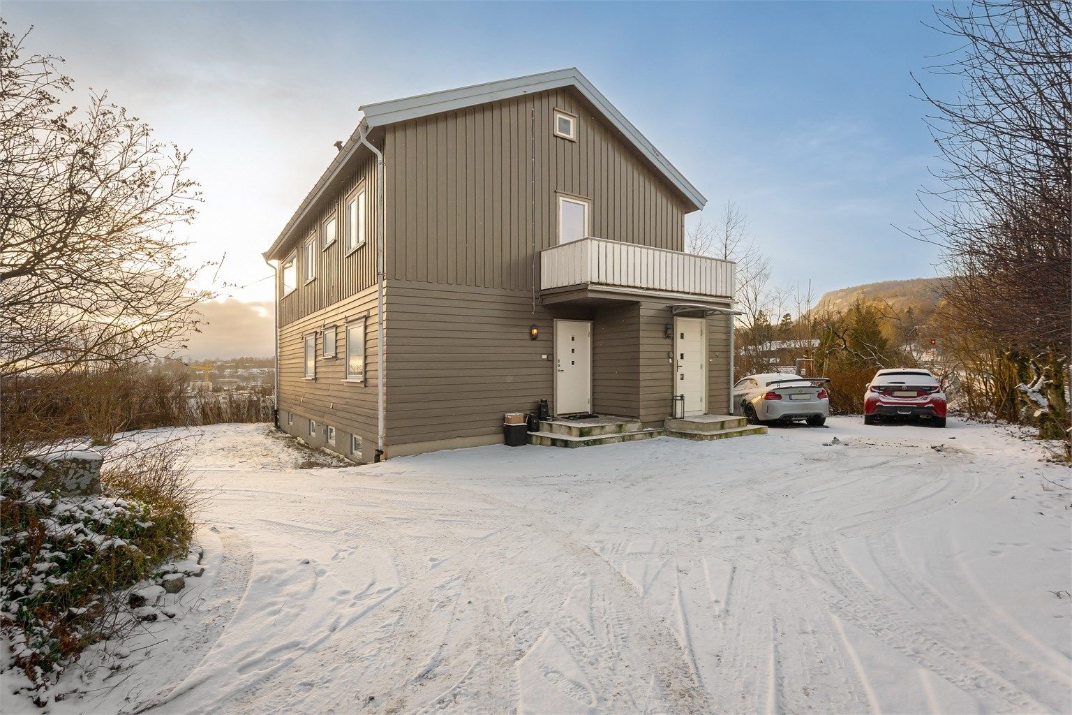 Eiendommen ligger i et etablert og rolig boligområde på Billingstad.