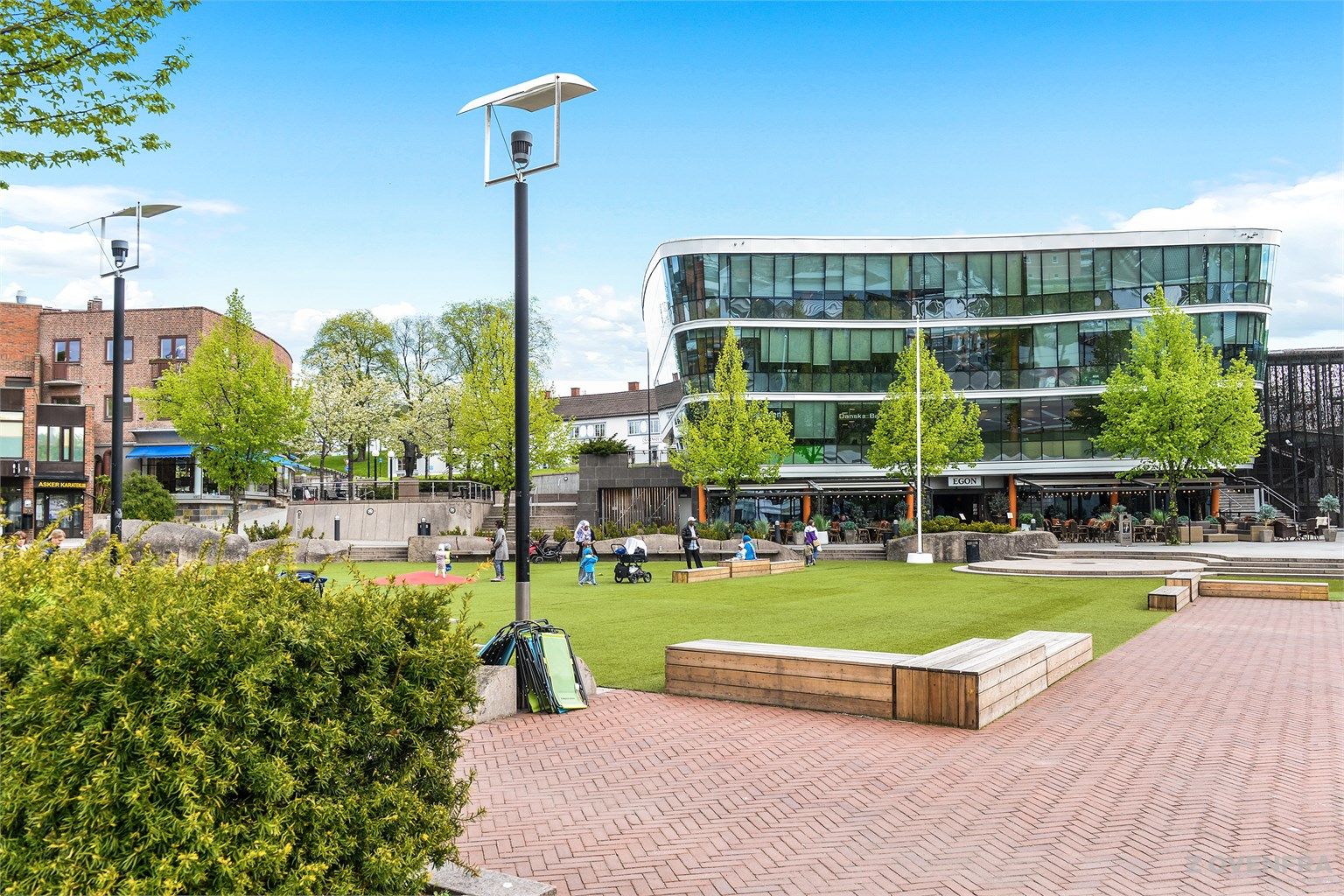 Områdebilde - Asker sentrum ligger en kort kjøretur unna og har et rikt utvalg butikker, spisesteder, servicefasiliteter og mye mer