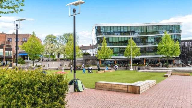 Områdebilde - Asker sentrum ligger en kort kjøretur unna og har et rikt utvalg butikker, spisesteder, servicefasiliteter og mye mer