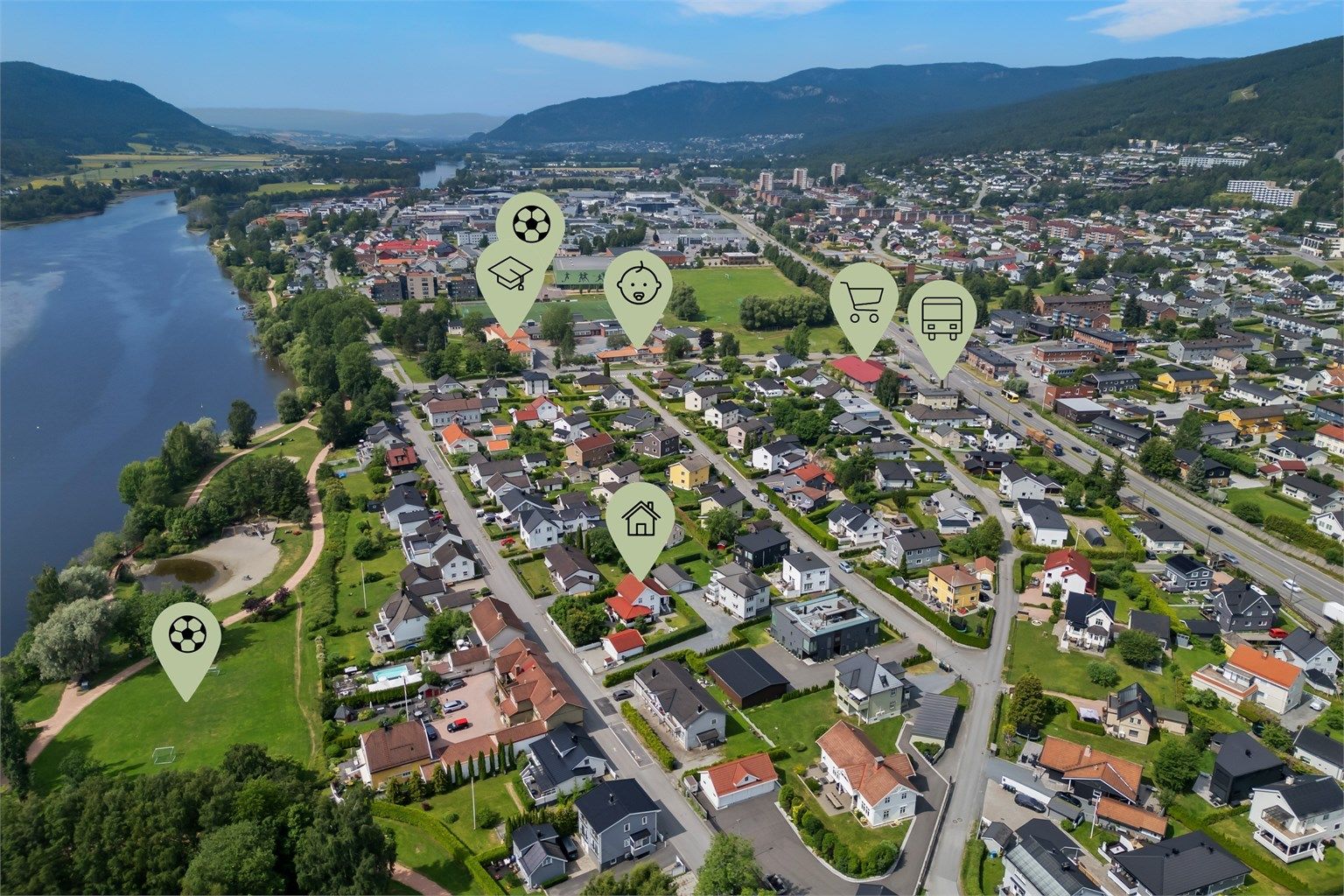 Eiendommen har en praktisk beliggenhet med kort gangavstand til bl.a. barnehage, barneskole og idrettsanlegg.