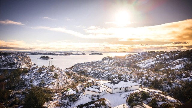 - Det er en nydelig skjærgård med mange holmer, badeviker og fiskeplasser langs vestkysten på Askøy -