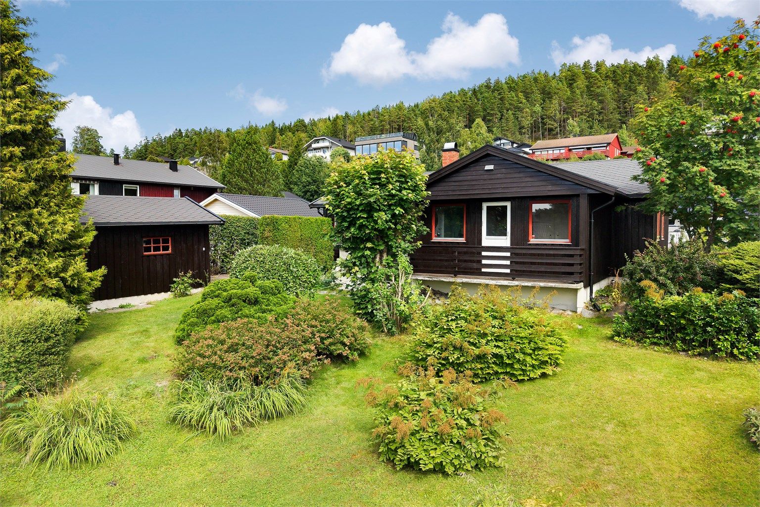 Eiendommen ligger i et rolig og barnevennlig boligområde på Våglia.