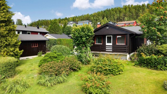 Eiendommen ligger i et rolig og barnevennlig boligområde på Våglia.