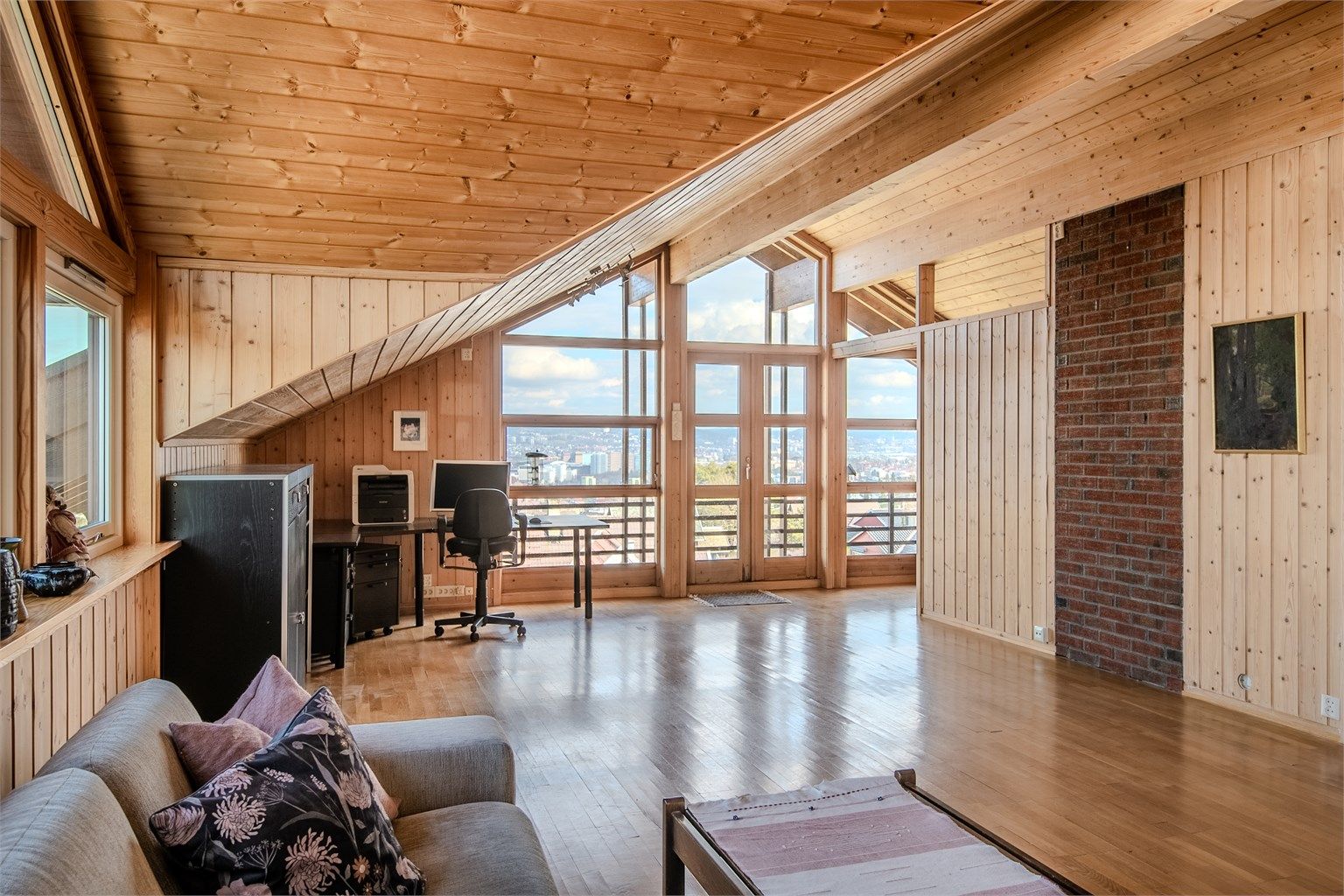 Loftstue med fantastisk utsikt. 