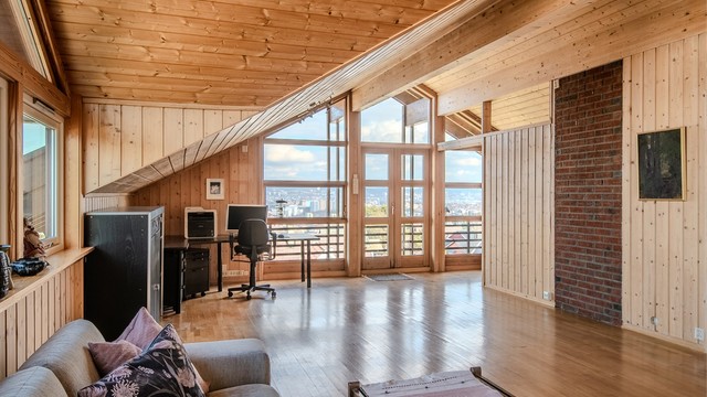 Loftstue med fantastisk utsikt.