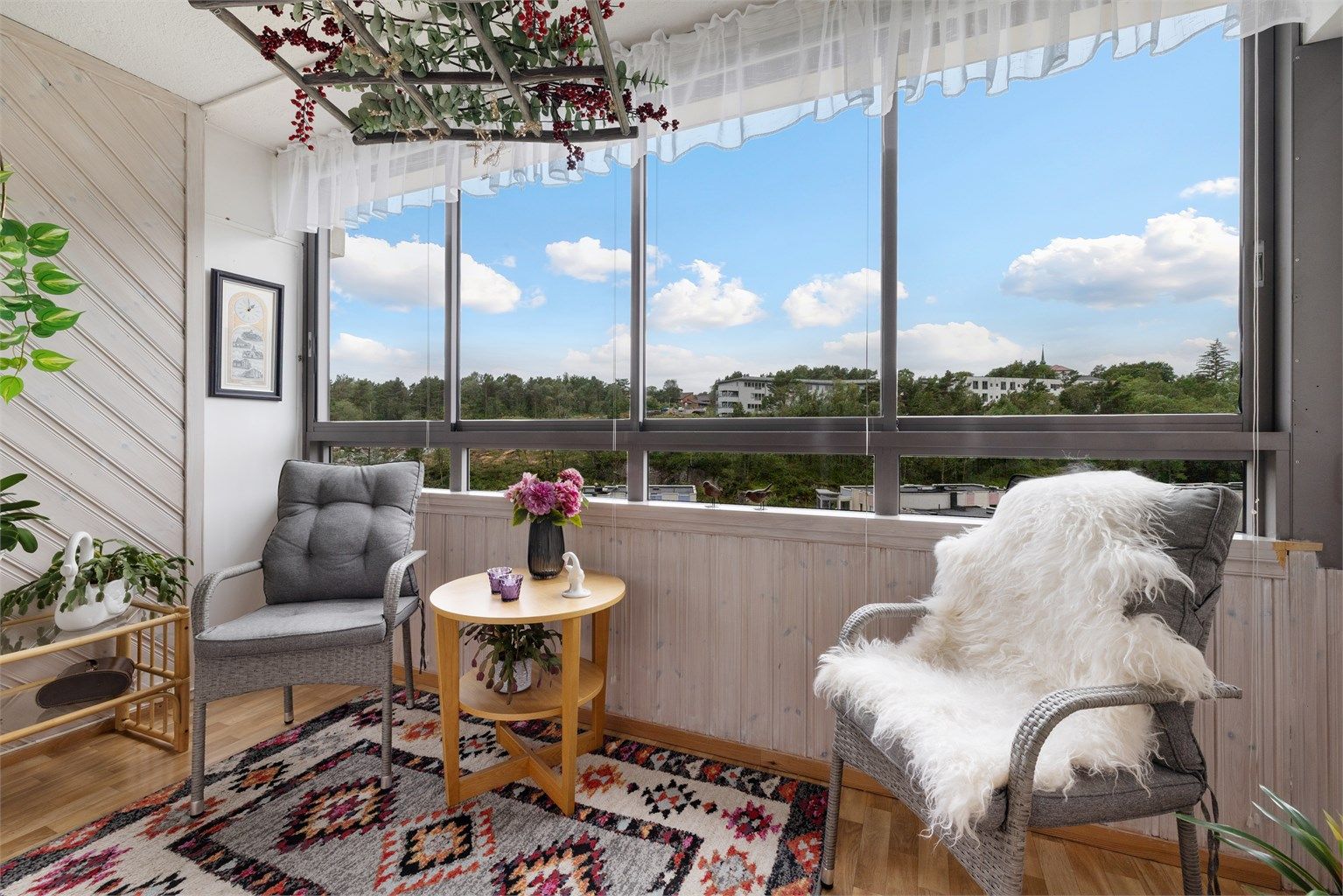 Innglasset balkong på ca. 9 kvm.