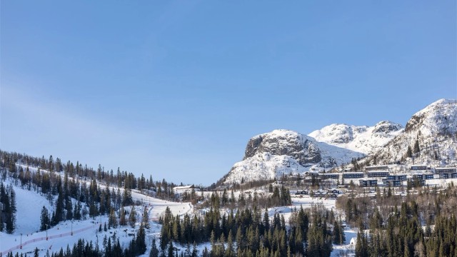 Hemsedal, kjent som Skandinavias Alper, byr på 53 bakker og 20 heiser for alle ferdighetsnivåer.