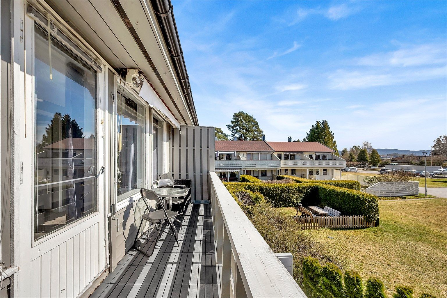 Velkommen til Veienmoen 13. Leiligheten ligger i et koselig og veletablert boligområde på Veienmoen/Høyby. Fotograf: Håvard Daae Rognli v/ iSnitt.