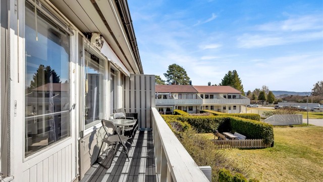 Velkommen til Veienmoen 13. Leiligheten ligger i et koselig og veletablert boligområde på Veienmoen/Høyby. Fotograf: Håvard Daae Rognli v/ iSnitt.