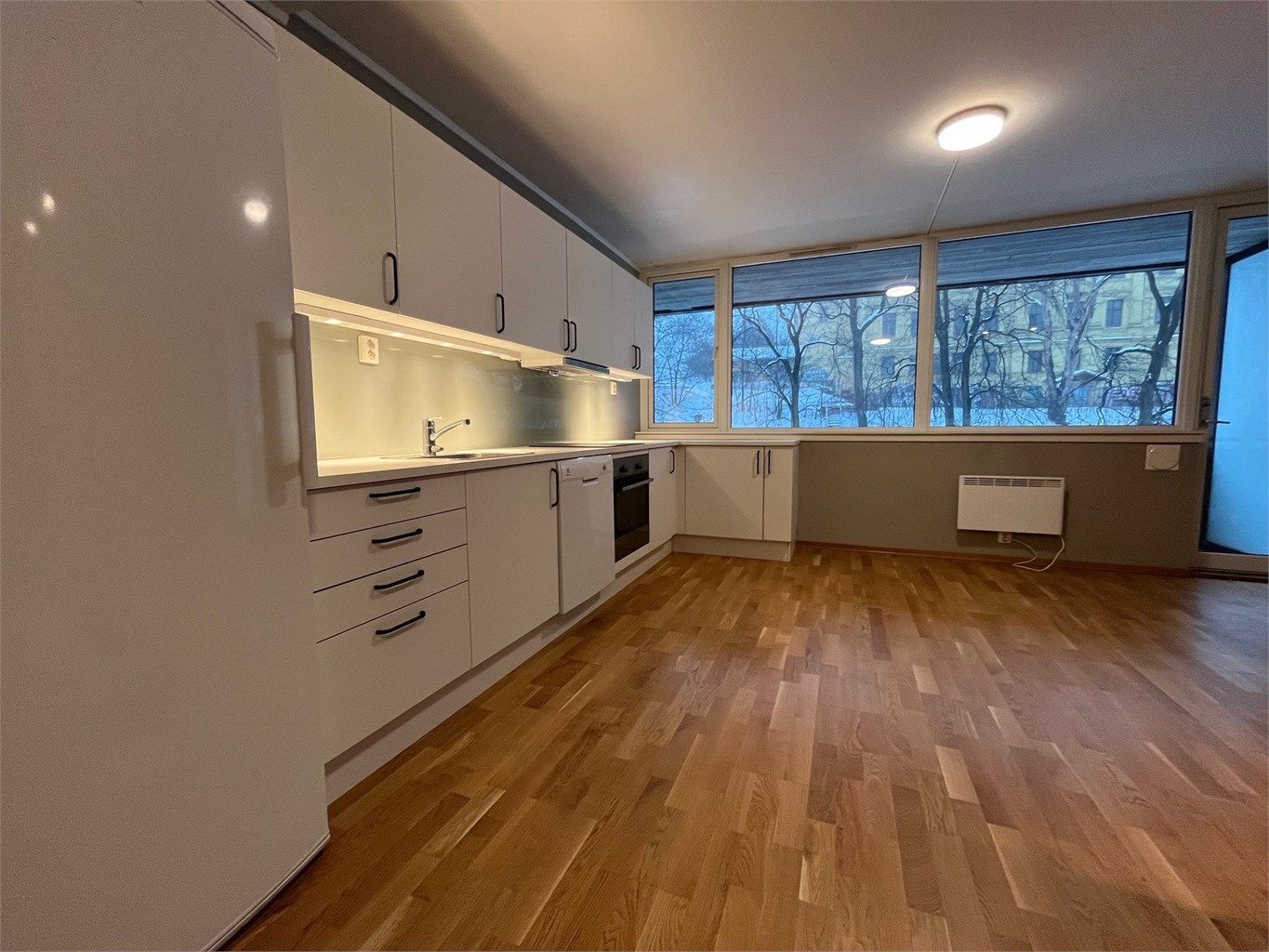 Velkommen til Vossegata 36. Leil H0201. Stor 6-roms med stor hjørnebalkong. Oppusset 2018/19. Hele 5 soverom med egen lås. 