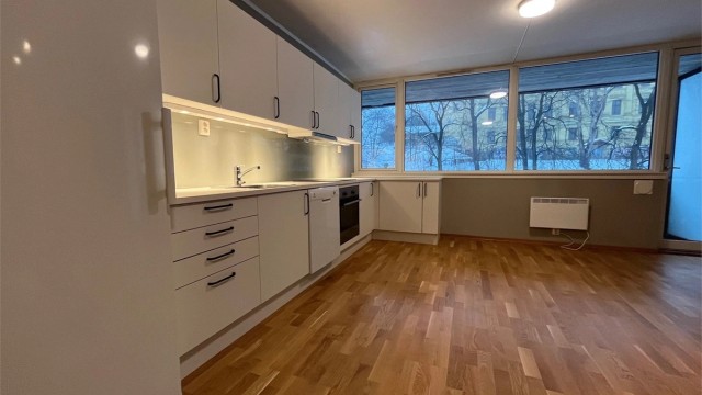 Velkommen til Vossegata 36. Leil H0201. Stor 6-roms med stor hjørnebalkong. Oppusset 2018/19. Hele 5 soverom med egen lås.